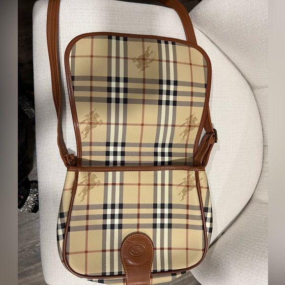 Burberry vintage crossbody bag . - Picture 2 of 13